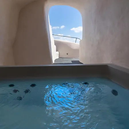 One Of One Oia (Santorini)