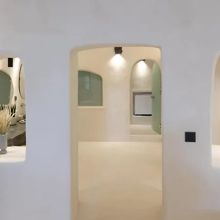 One Of One * Oia (Santorini)